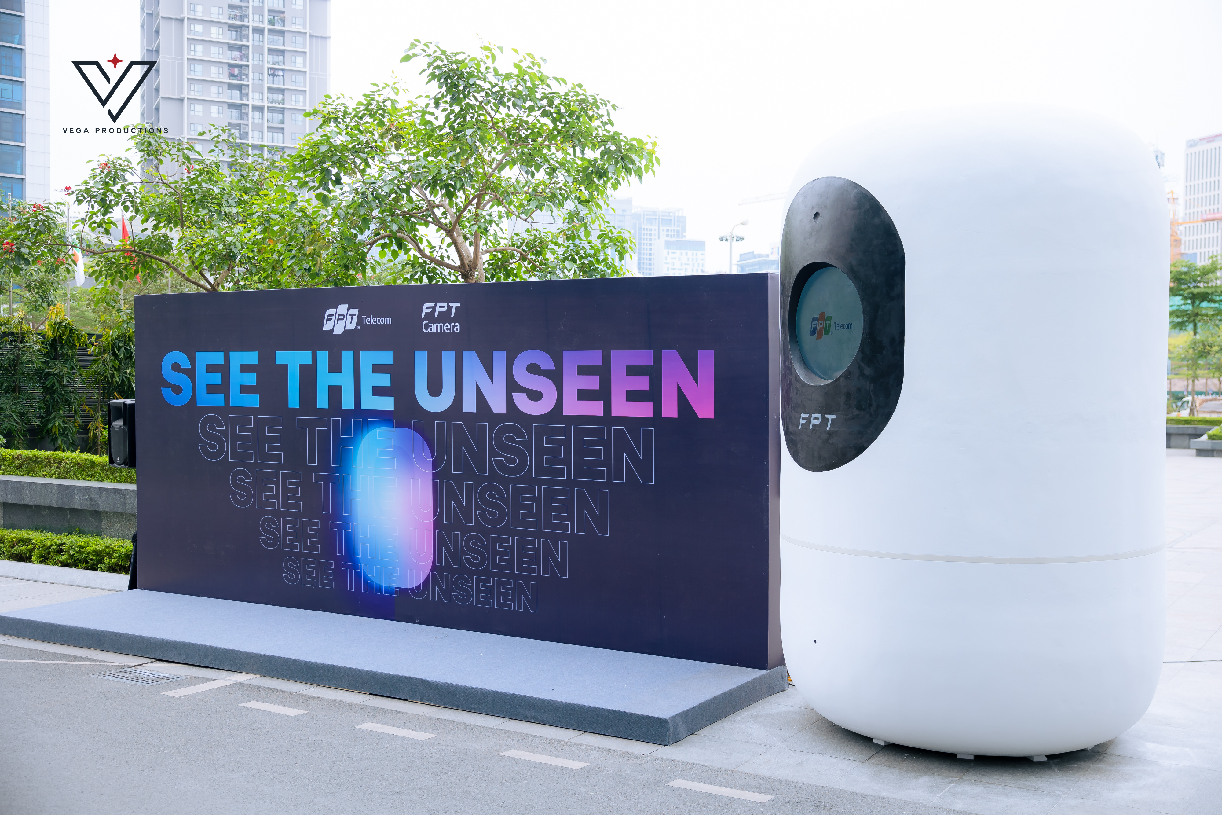 “SEE THE UNSEEN” – “Khi nghệ thuật chạm công nghệ”